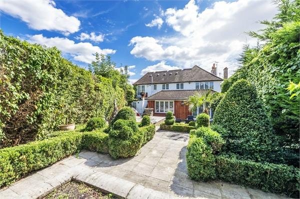 Limes Avenue, Mill Hill, NW7